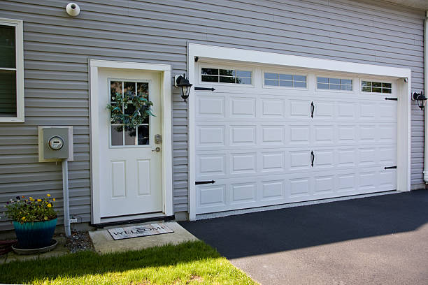24/7 Emergency Garage Door Panel Replacement experts in Amery, WI